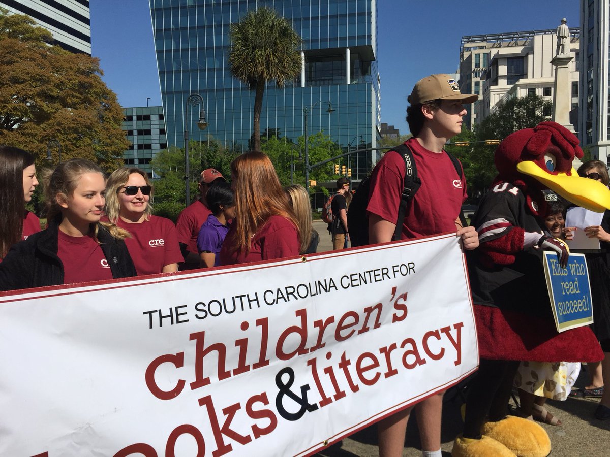 UofSC_iSchool's tweet photo. It’s #SCReadIn time! We’re marching on the State House with more than 2,000 children to show our support for literacy! #UofSC @UofSC_CIC @scstatelibrary @SCCCBL @CockyReads @Cocky2001 https://t.co/rb1O1JPr5U