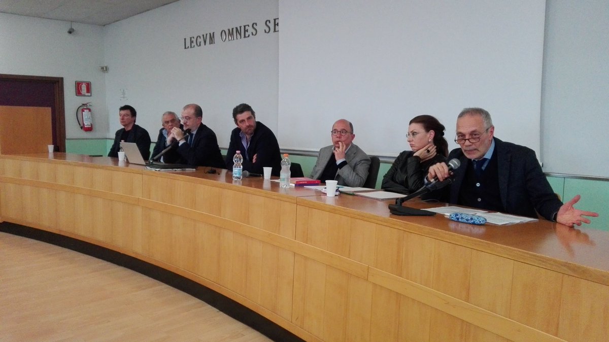 <a href="/o_lucarelli/">@OttavioLucarelli</a>  Formazione giornalisti: presso la Federico II aula A1 incontro sul tema "A 40 anni dall'assassinio Moro, inchieste giornalistiche e ricostruzione storiche.