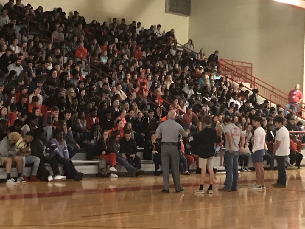 DrMaureenTiller's tweet image. Thank you to SC Highway Patrol for a thought provoking prom talk! #choices #promsafety #beachball 💕