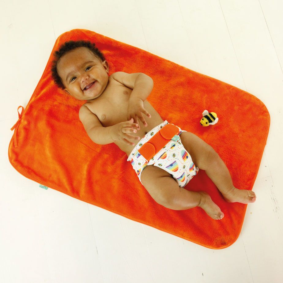 TotsBots's tweet image. Cold PVC or a changing mat that's soft and fluffy?  We know which we'd choose so we created the Happy Mat!  Shop now: buff.ly/2GbY5FJ #babychanging #changemat #baby #warm