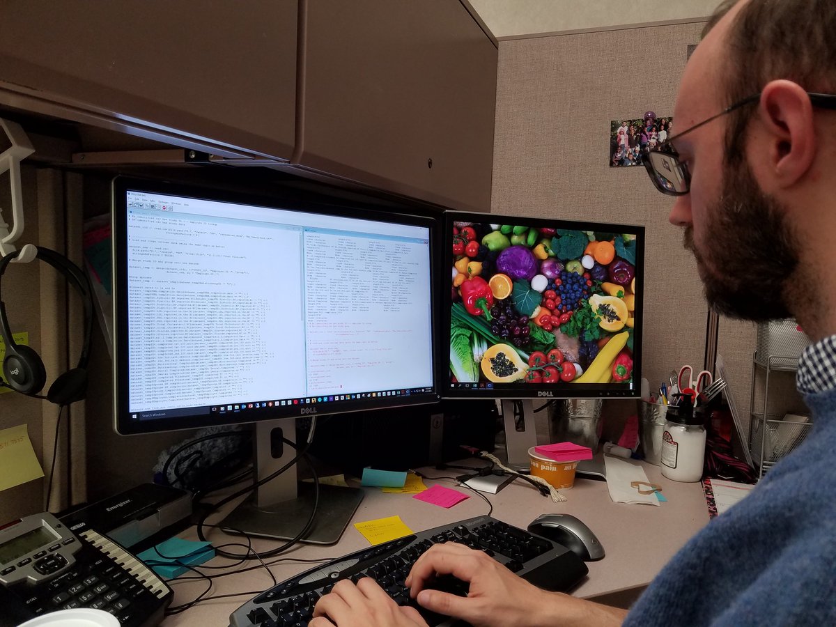 YuanLHuang's tweet image. Our very own @nathaniel_olin doing some live coding for one of our @govlabphl project💃🎉 #codingboss