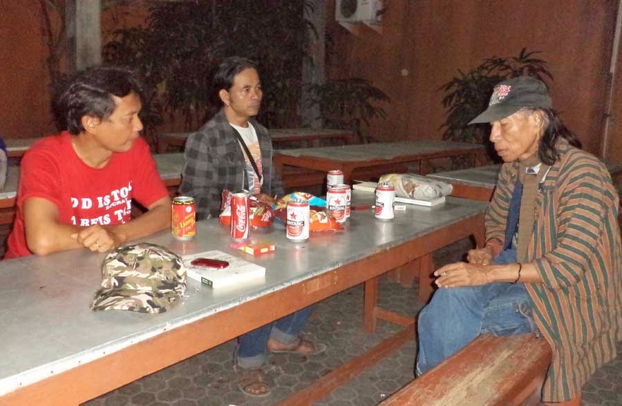 Gustav Janouch berbincang dengan Franz Kafka, mirip Wayan Jengki Sunarta bicara dengan Umbu Landu Paranggi.