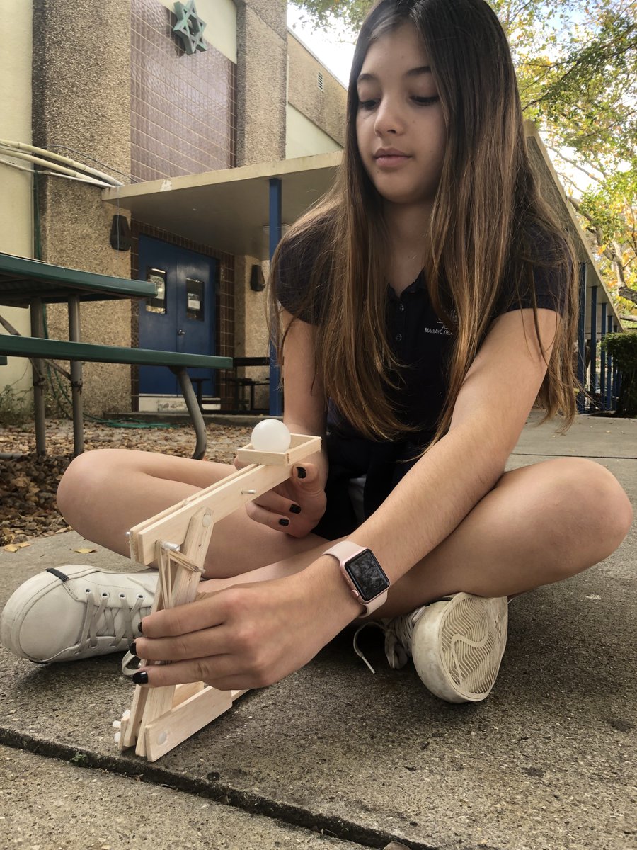 Exploring, asking questions and testing hand-made prosthetic arms in Biomedical class. Whose can make the target? #GSlearning