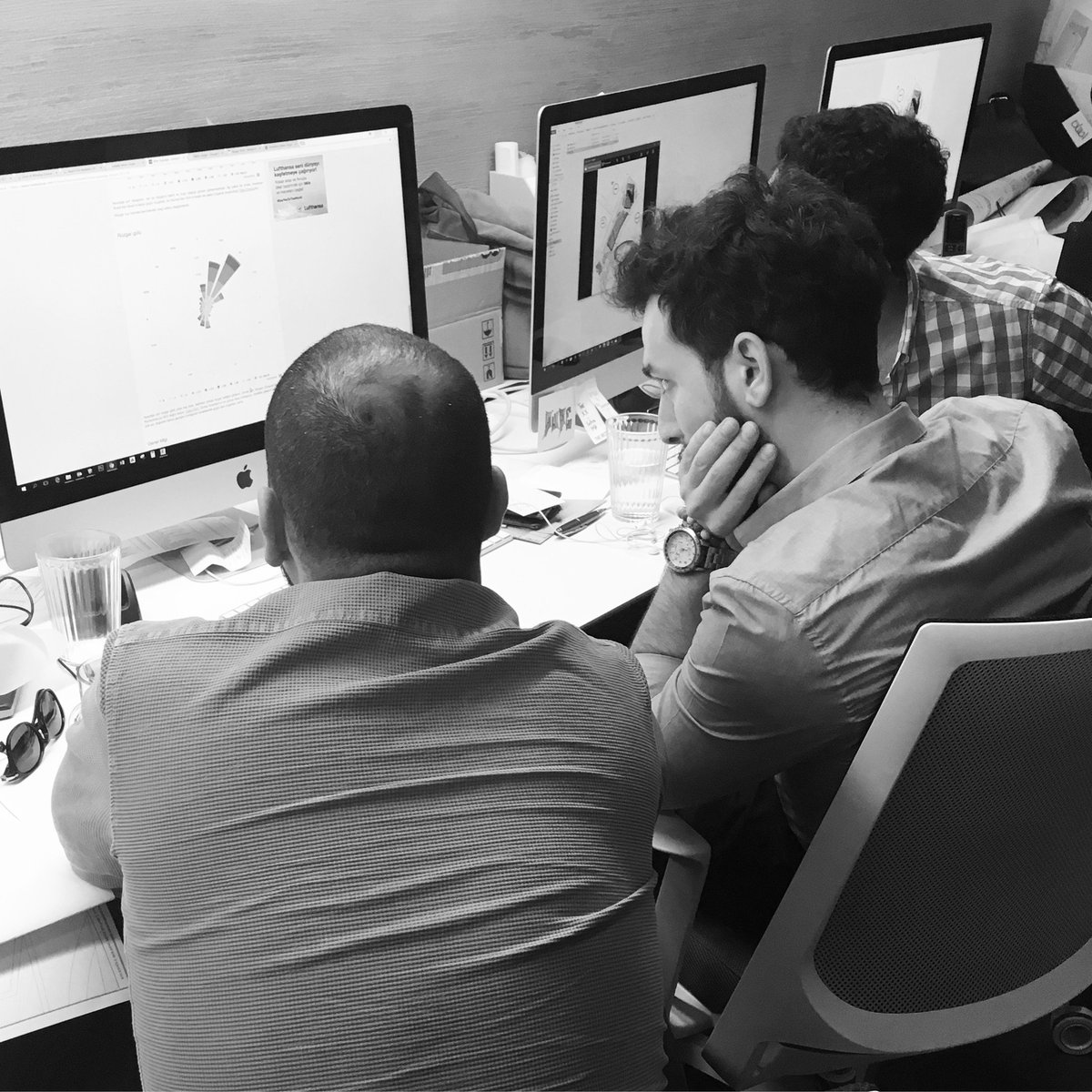 SabriPasayigitA's tweet image. Konsept aşamasında ekibimiz rüzgar analizlerini incelerken. #sabripasayigitarchitects #autodesk #flowdesign #architecture #team #mimarlık @autodesk