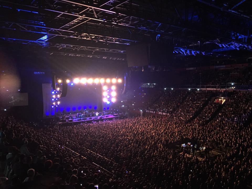 piuomenopop's tweet photo. #LiveReport

Gli #Afterhours incendiano #Assago e si consegnano alla storia del rock italiano

https://t.co/mfip6CyuXD

@weareafterhours @MediolanumForum @FLEISCHAgency #afterhours30 #Vertigo @semandstenn @sem_stenn @ROSofficialband https://t.co/xociO6fnJk