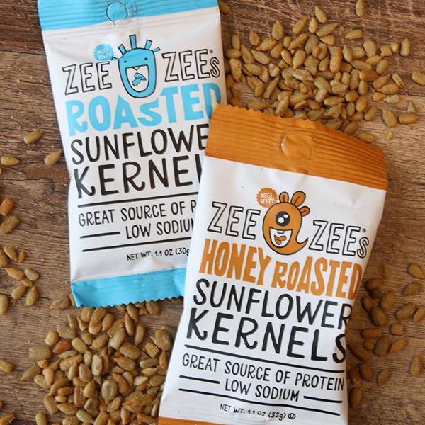 ZeeZeesFoods's tweet photo. Announcement! We’ve got NEW snacks available on https://t.co/vE19tXuxsL! Enjoyed in schools, and now available for YOU are our popular #Grahamz, our 100% juicy diced #FruitCups, and our packed-with-protein #SunflowerKernels. Check them out! #MeetTheZeeZees https://t.co/CMtRjckAwt