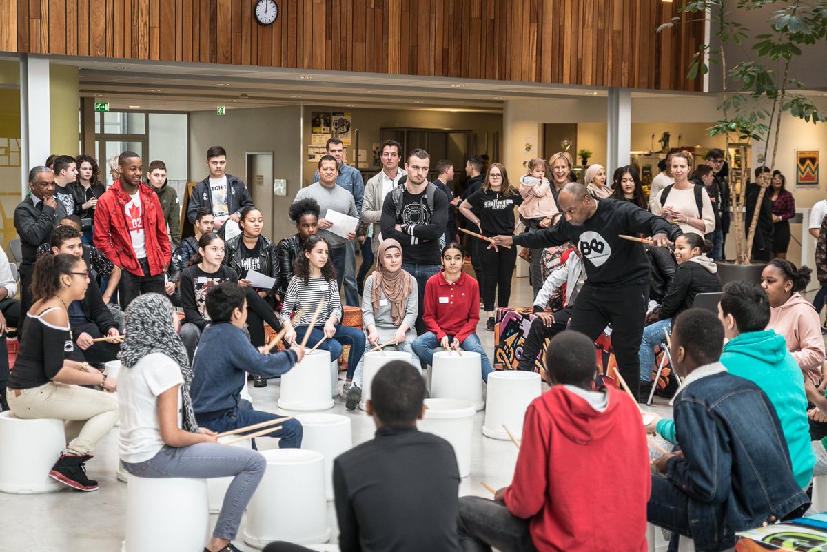 youtube.com/watch?v=RXW5QH…
Kleine teaser voor morgen! #Wiredrotterdam strijkt neer op het <a href="/Maaspodium/">Maaspodium</a> samen met ISK leerlingen van <a href="/CarreCollegeVO/">CarreCollegeVMBO</a> o.a. Workshop Bucket Drumming van #benniesbusiness @KCRrotterdam #cultuureducatie #rotterdam