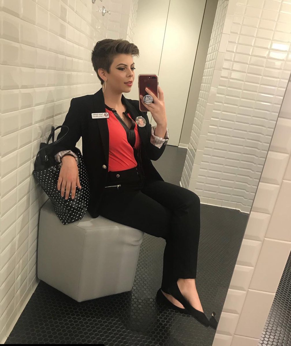 TAPSorg's tweet photo. Thanks @Macys for helping our TAPS Legacy Good Grief Camp Mentors #DressforSuccess as they kicked off NYC trip engaging in practical experiences for college & career bound young adults. #macylove #childrenofthefallen #livinglegacy https://t.co/jp2POtg4q1