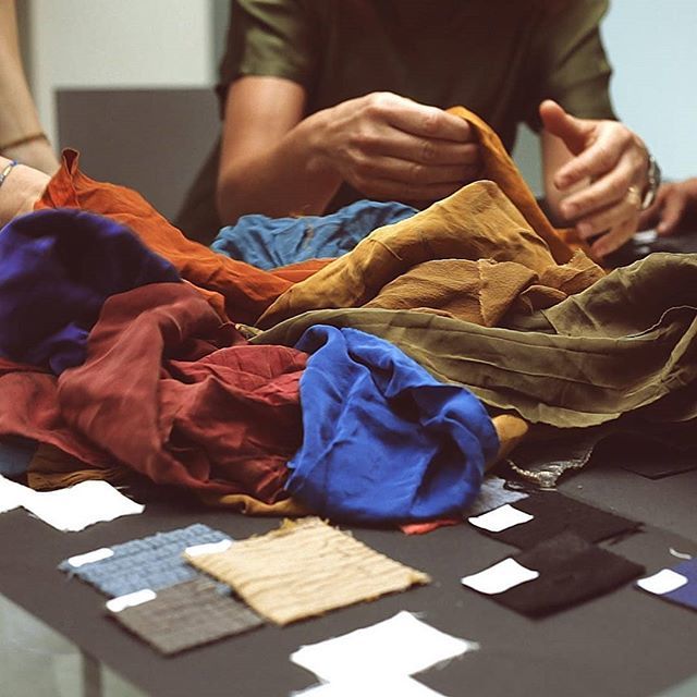 creatoadarte's tweet photo. [#creatoadartetoscana]
Andiamo ad Arezzo per conoscere i tessuti della Ricciarini Collection, azienda creata nel 1999 e oggi portata avanti dall'unione creativa di Michele e Sabrina Ricciarini.

Nei tessuti @ricciarinicollection si ritrovano l'ispirazion… https://t.co/Xq0xwo356s https://t.co/1Cl44EPmtE