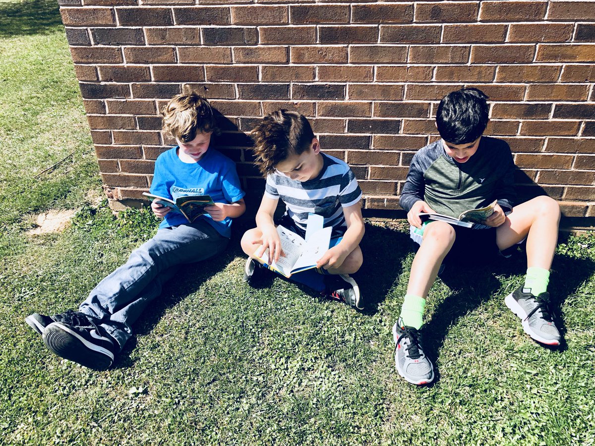 DiDurosClass's tweet photo. This beautiful day calls for some DEAR (Drop Everything And Read) time outside! 📚☀️ https://t.co/w0vvqa1VnB