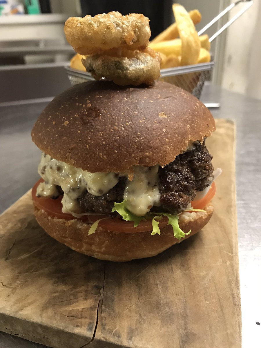 _TheRedLion_'s tweet photo. Our home made Welsh beef burger, @AlexGoochbaker brioche bun, Caerphilly Welsh Rarebit, crispy pickles... yes please 🙏 #eatlocal #aprilmenu https://t.co/JC5UeMeWNK