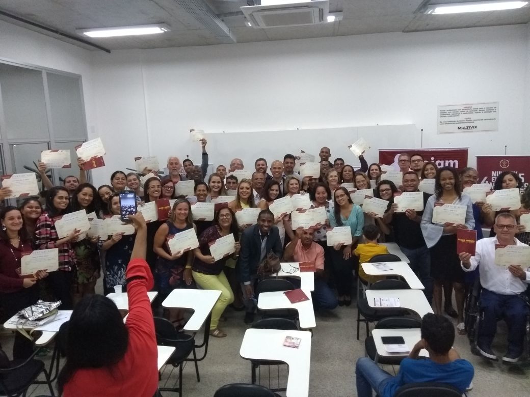 Cerca de 80 pessoas compareceram ao auditório da faculdade Multivix, em Serra (ES), para receber o certificado de conclusão do curso de 🗣 Dicção e Oratória, promovido pela <a href="/fug_es/">FUG-ES</a> , na última terça-feira (10). Confira! #VemPraFormação 🎓💚📚