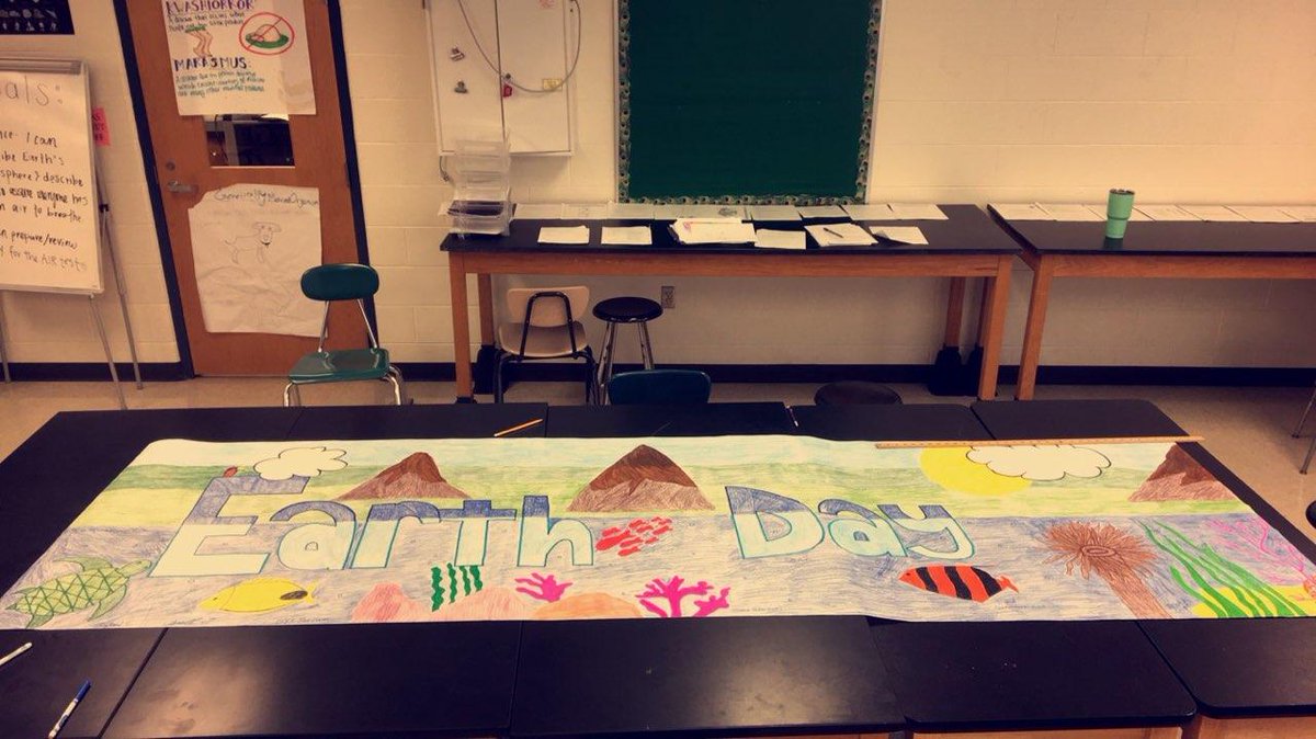 FirebirdTweets's tweet photo. Mrs. Muchmore's Science classes supporting @LakotaDistrict Earth Day Celebration with these wonderful tableclothes!!! @phenomenalcoach @LisaMPhair
#westpride #WEareLakota https://t.co/xxlJJW869e