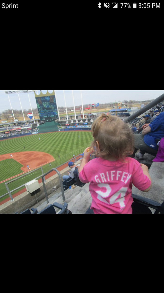 Seahawk12_'s tweet image. From @Mariners game yesterday, pretty in pink but #TrueToTheBlue
