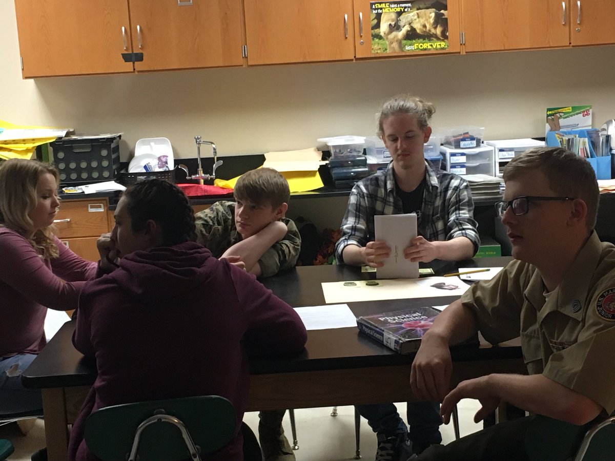 Kristina172513's tweet photo. Gotham Detectives brought to you by #GOALEd & powered by @KentuckyPower with @KEDC1 ! 2 grps solved the murder mystery! #futureforensicscientists @LibertySciCtr #alejandrorocks! #GCMusketeerMindset https://t.co/8sCKTm8w4T