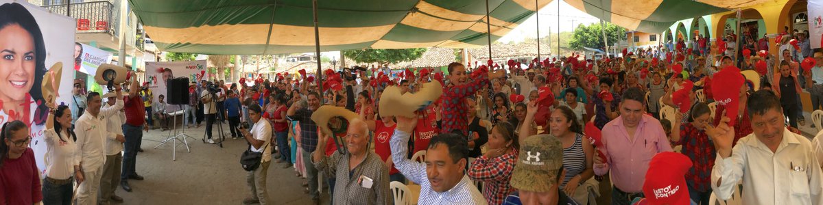 cruz_roa's tweet photo. Te tomamos la palabra amiga @AlejandraDMV, desde hoy eres una sureña más! Estamos seguros que en el Senado tendremos una aliada que nos representará con talento y valor. #SantaAnaZicatecoyan #Tlatlaya #PorAmorAlSur https://t.co/EyCfZ1Jjgg
