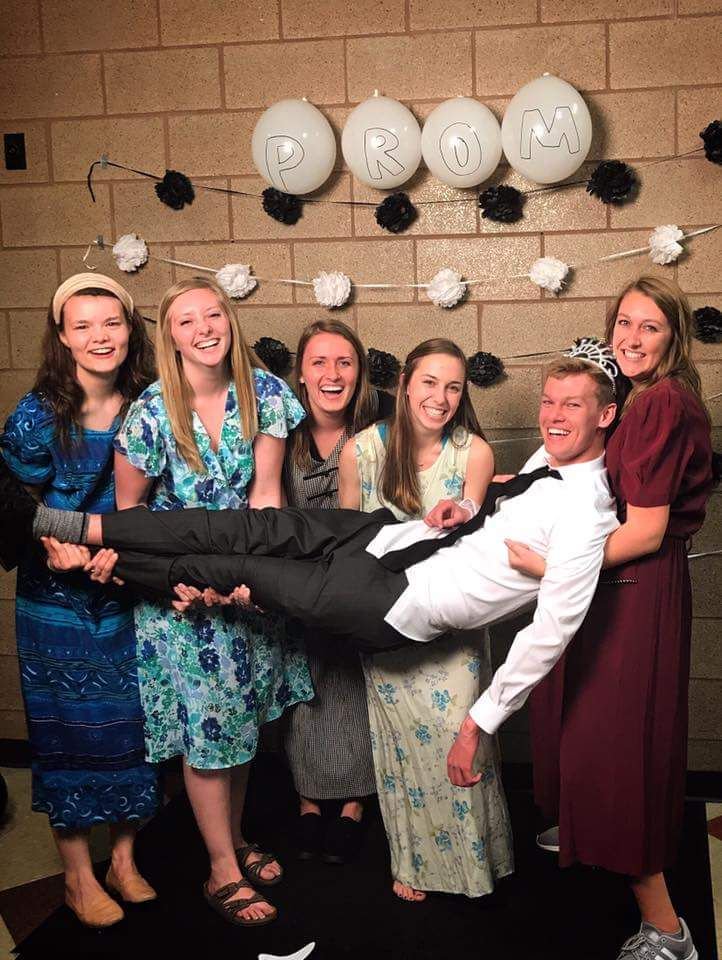 basicworship_'s tweet photo. TONIGHTTONIGHTTONIGHT!
#ThriftStoreProm #afterBASIC -- head over to your local thrift store & get prom ready! Meet us at @mynazchurch door 7 -- OPEN GYM -- RAFFEL -- FOOD -- DANCING! Grab your crew & get ready for the PHOTO BOOTH #AllAreWelcome (enjoy these pics from last year!) https://t.co/1dekBzZtey