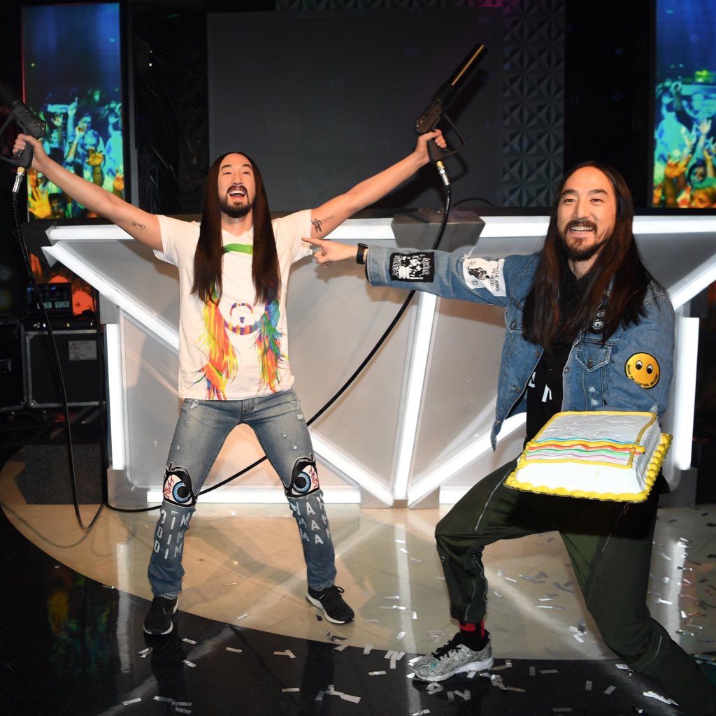 MadameTussauds's tweet photo. NO ONE parties harder than our friends in @TussaudsVegas! π₯ @steveaoki and @LifeOfDesiigner killed it! #Throwback #TakeMeToAoki https://t.co/nu3wqHQcAv