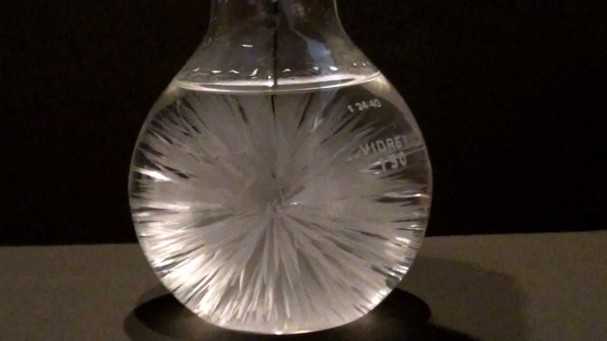 TheCuriosityBox's tweet photo. Have a look at this version of the hot ice experiment #curiositycadets 😊
This reminded us of those stunning glass paperweights.
https://t.co/zl9VMMJF9T
#HotIce #scienceisbeautiful #getcurious #crystalisation https://t.co/tNhQeJsuLw