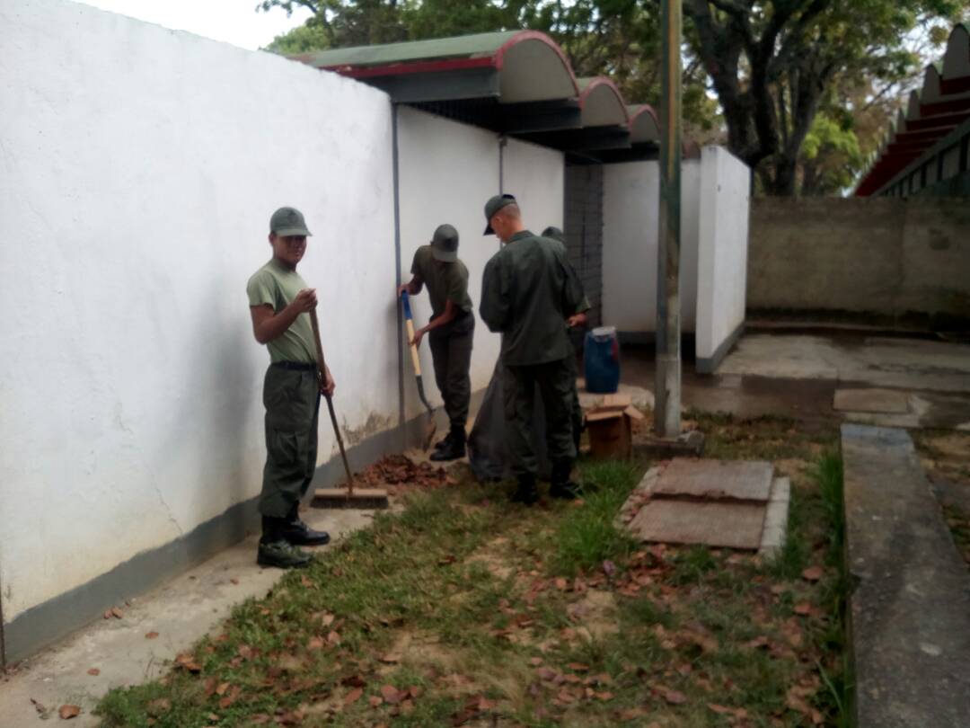 CEMAFUERTETIUNA's tweet image. #12Abr Mantenimiento de los Baños, Jardineras y Areas traseras y delanteras de las Tribunas del Paseo Monumental Los Proceres XXVI Aniversario del Rescate de la Dignidad Nacional, Pueblo en Armas, Unión Cívico Militar #9no.AniversariodelaMiliciaBolivariana @vladimirpadrino