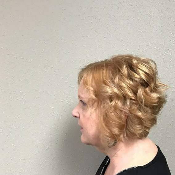 hairbyamberng's tweet image. A stacked bob with fun texture and curl ❤ #pensacolastylist #hairbyambergraham #hanzonation #curls #bob #inthe850 #upsideofflorida