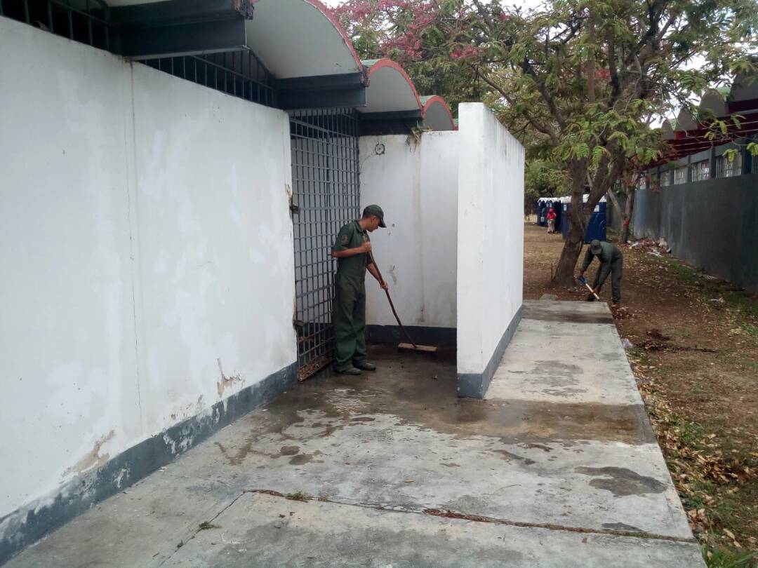 CEMAFUERTETIUNA's tweet image. #12Abr Mantenimiento de los Baños, Jardineras y Areas traseras y delanteras de las Tribunas del Paseo Monumental Los Proceres XXVI Aniversario del Rescate de la Dignidad Nacional, Pueblo en Armas, Unión Cívico Militar #9no.AniversariodelaMiliciaBolivariana @vladimirpadrino