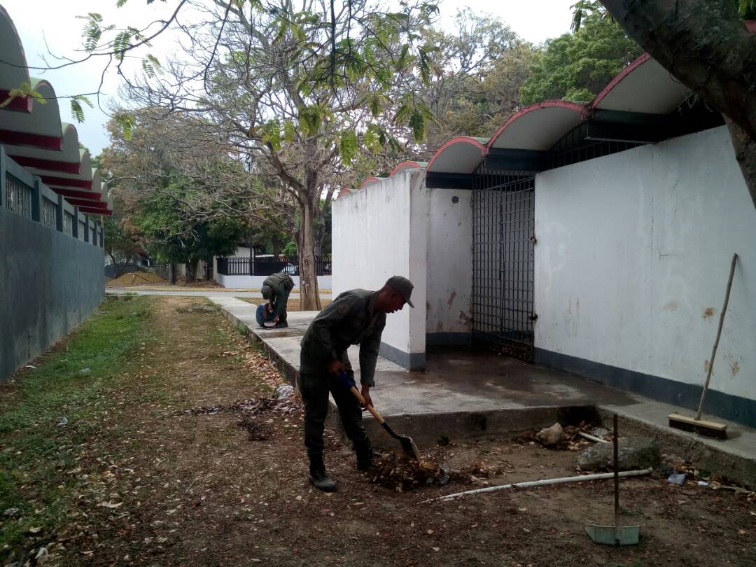 CEMAFUERTETIUNA's tweet image. #12Abr Mantenimiento de los Baños, Jardineras y Areas traseras y delanteras de las Tribunas del Paseo Monumental Los Proceres XXVI Aniversario del Rescate de la Dignidad Nacional, Pueblo en Armas, Unión Cívico Militar #9no.AniversariodelaMiliciaBolivariana @vladimirpadrino