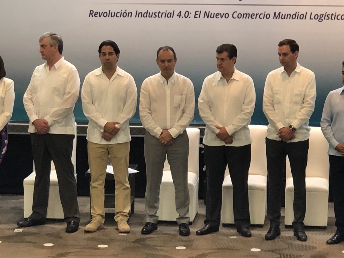 AAAPVER's tweet photo. Toma de Protesta del Consejo Directivo de COMCE Veracruz.
#AAAPVER #COMCE #comercioexterior https://t.co/I3JUBzfq9i