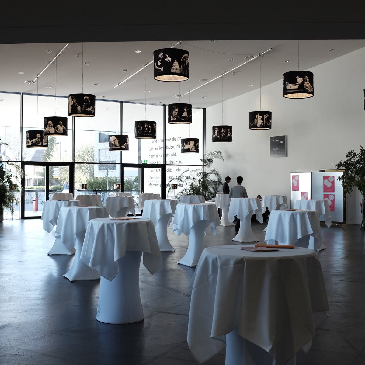 tpunkt_schweiz's tweet photo. L'apéro du gala d'ouverture wird in wenigen Minuten eröffnet!
#boursesuisseauxspectacles
#schweizerkünstlerbörse
#kkthun https://t.co/bnyY0TZcMu
