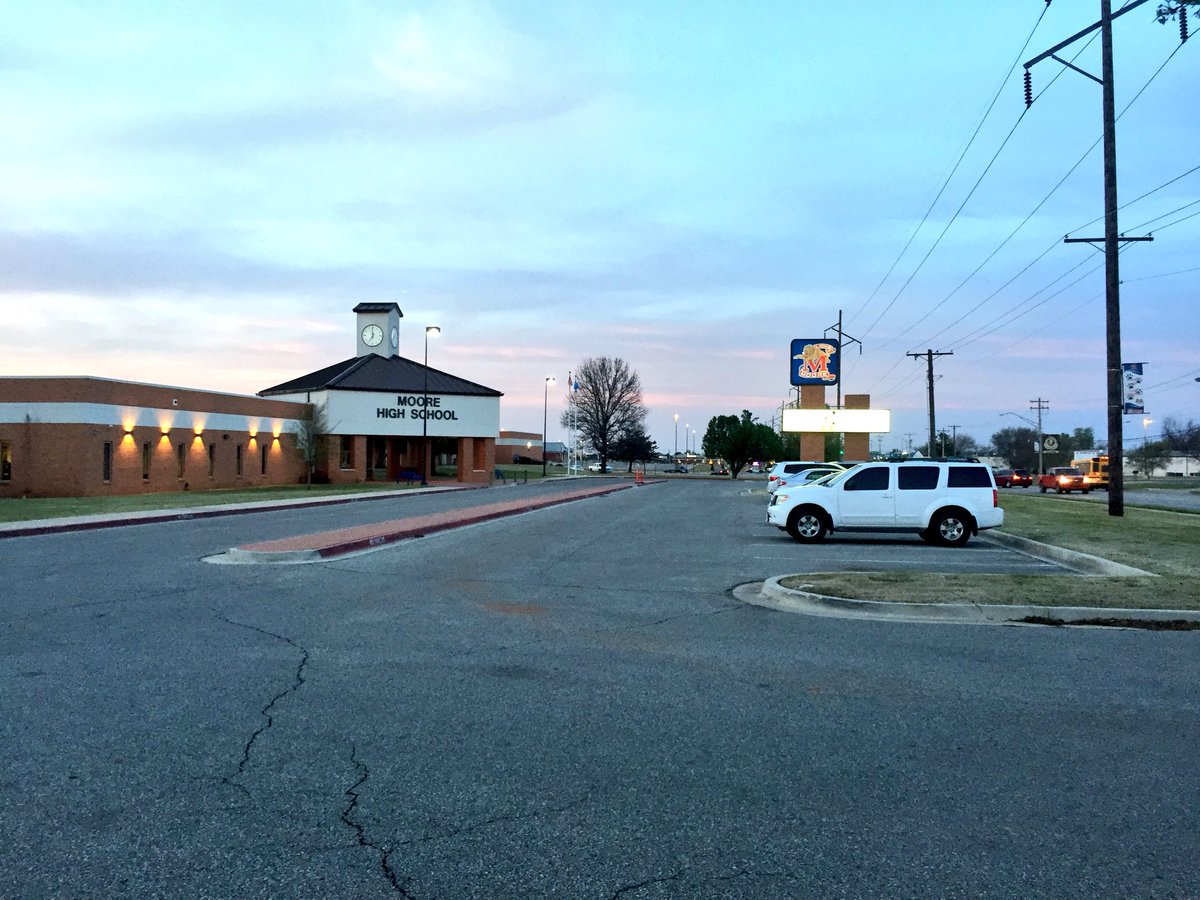 WayneStaffordTV's tweet photo. @MoorePublicSch tells us 500 teachers didn’t come to school today after their superintendent told them to come back. 92 substitute teachers were brought in to help #OklahomaTeachersWalkout #oklaed #walkoutwatch @OKCFOX https://t.co/uDuvjm70Co