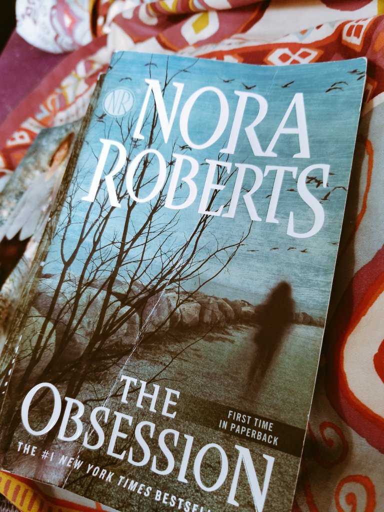 MissAmandaRaeee's tweet photo. I have yet to read a book by this woman I didn't fall in love with. #TheObsession is no different.  
Outstanding read. 

#NoraRoberts https://t.co/V5TrotuEs5
