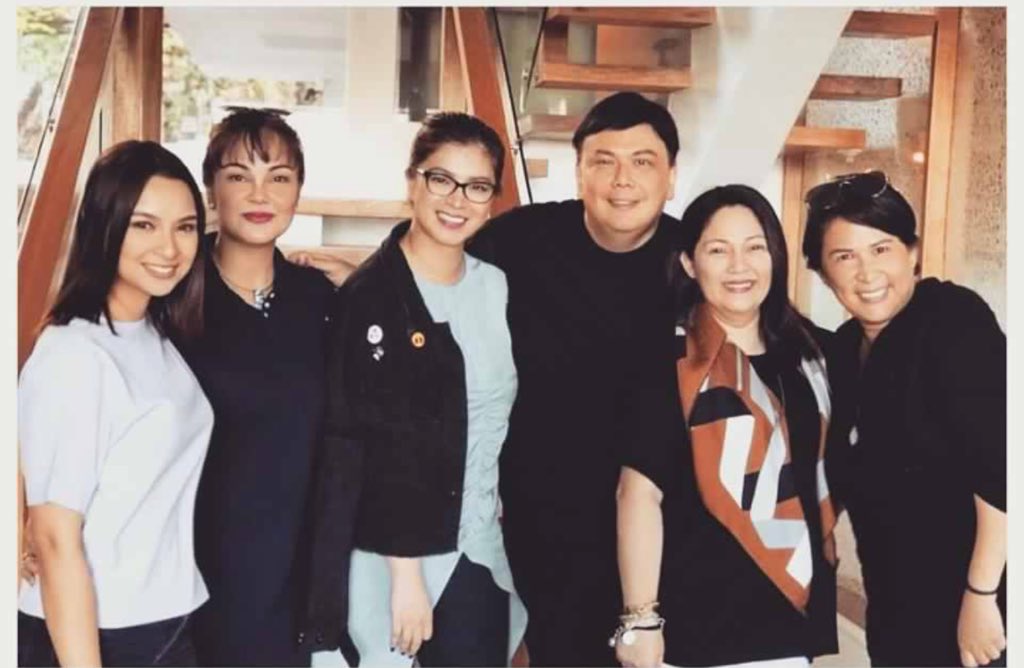 mjfelipe's tweet photo. LOOK: Could this be a powerhouse cast for an upcoming serye? Dreamscape Head Deo Endrinal posted this photo on Instagram with Angel Locsin, Maricel Soriano, Janice de Belen, Eula Valdez and newest Kapamilya Ryza Cenon. https://t.co/XQm4cIj2vp
