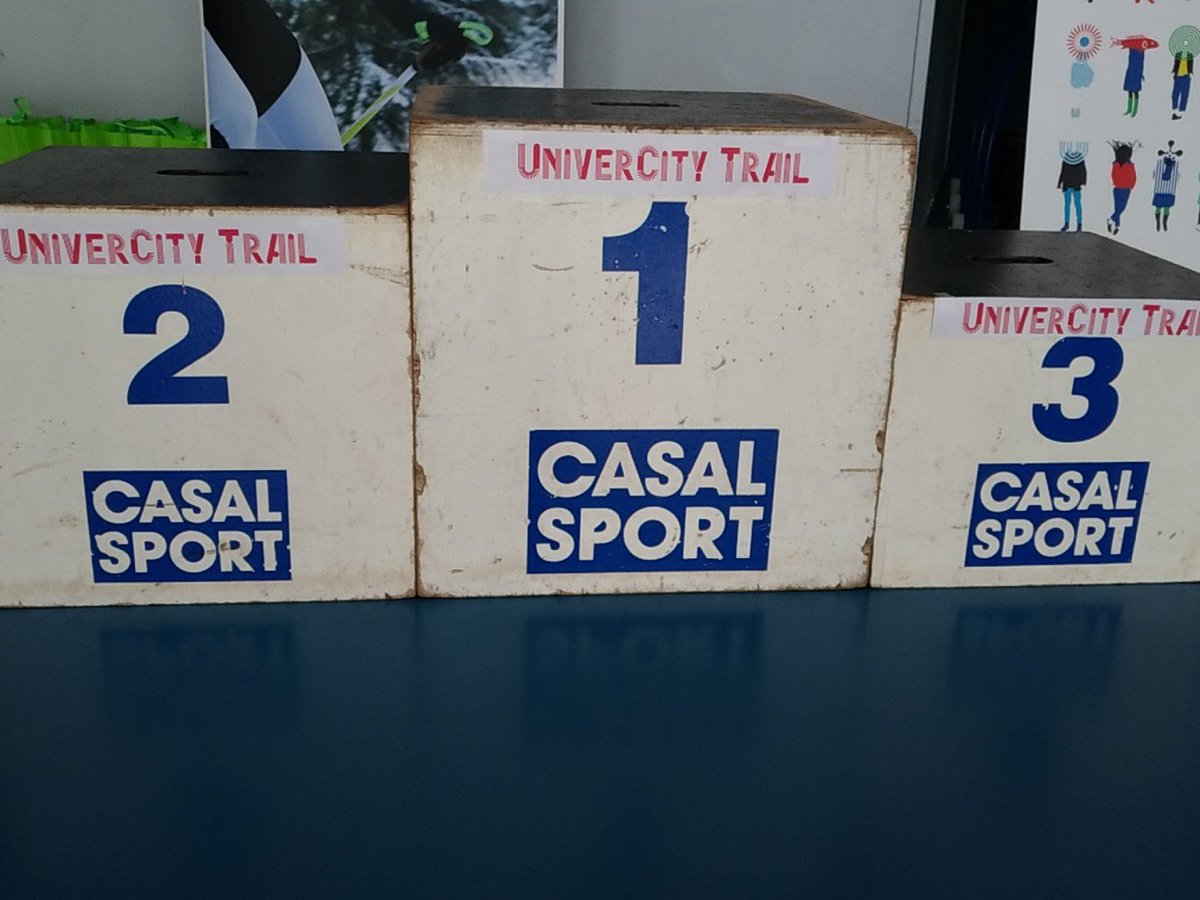RennesUniv's tweet photo. Village partenaires OK, podium OK Dernières consignes aux relayeurs sur le #campusBeaulieu...OK Arrivée prévue de l' #UniverCityTrail vers 18h30 #Unir #Siuaps https://t.co/a20MPCH10H