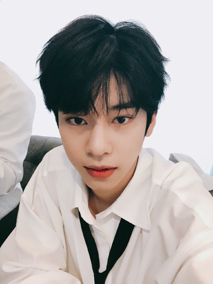 bnmboysofficial's tweet photo. [#MXM/#김동현]
너무 등만 보여드린 것 같아서 죄송한 마음이 많지만 그만큼 다음에 더 많이 얼굴 보여드릴 걸 약속하면서 우리 팬분들 다들 굿밤😀🍽🥢🍾🍝🍝 https://t.co/0GQD0gWRwZ