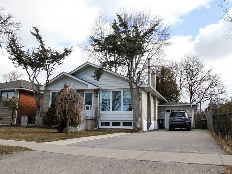 RealTorMarina's tweet photo. 3+2 bedroom bungalow for sale in Toronto, Willowridge-Martingrove-Richview
#RealEstate #HouseForSale #Toronto #Etobicoke #Willowridge #Martingrove #Richview
61 Celestine Dr
Toronto,Ontario M9R3N2
See more:
https://t.co/opqJF5vQWP https://t.co/f2rHCZwYDk