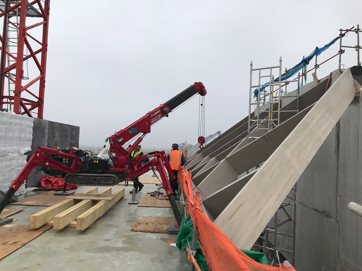 glassinmotion's tweet photo. It's chilly up here! This huge timber/alu double-glazed roof is starting to take shape. https://t.co/dLMOuCFR3w https://t.co/QWFrsJeBWp