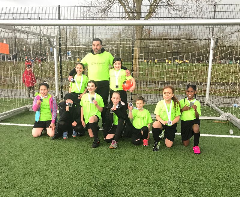 Op 4 april wonnen de meisjes van de Veldrakker uit groep 5 en 6 het schoolvoetbaltoernooi van Nieuwegein Noord!