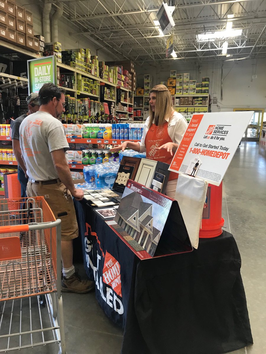Barb a Pro at work!
Drawing the customer in and setting the #HDEHDIleadswin.  🎯🎯🎯 
@AdriaHDI <a href="/KellyHDIBI/">Kelly Lowry</a> @thdjohn73