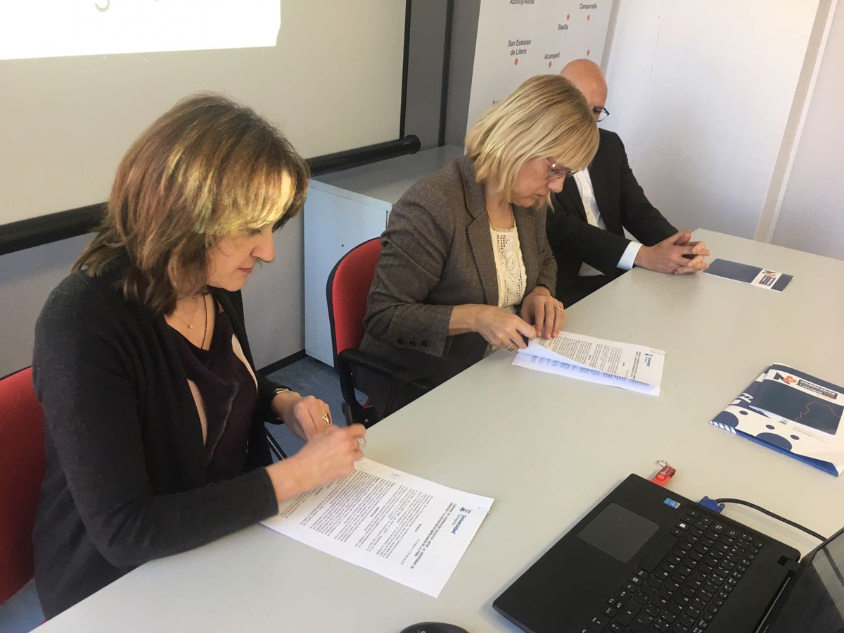 assempresLitera's tweet photo. #Conócenos está siendo todo un hito. Hoy nos ha visitado la vicerrectora de @unizar con la que hemos firmado un interesante convenio de colaboración. También nos ha hablado de @OTRI_Unizar, i+d+i a disposición de las empresas literanas https://t.co/lhdbw1sqLn