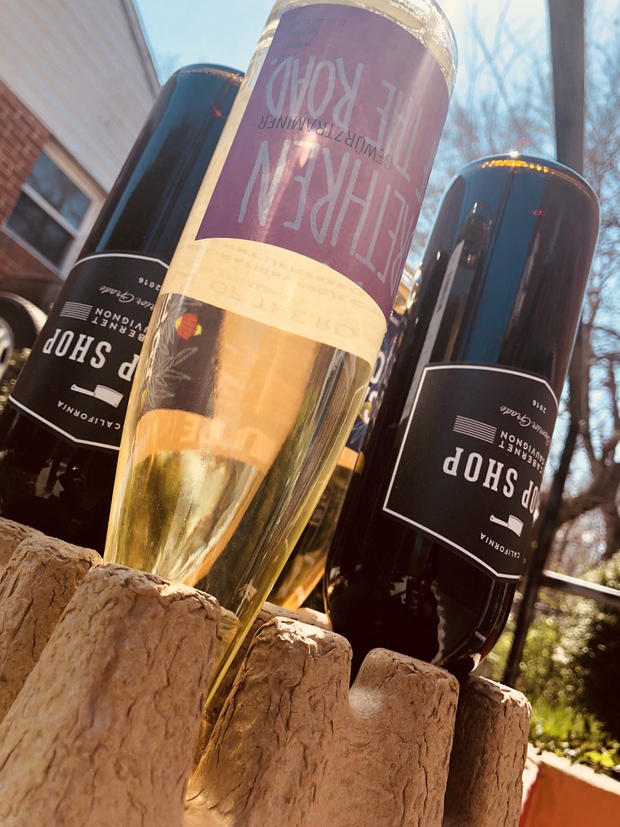 BrainsNBuns's tweet photo. Working from home on this here #ThirstyThursday and look what was delivered. My @winc box is right on time! 📦🍾 #blackgirlswine #badandboozypod #springdrinking https://t.co/u0TGjn2z1v