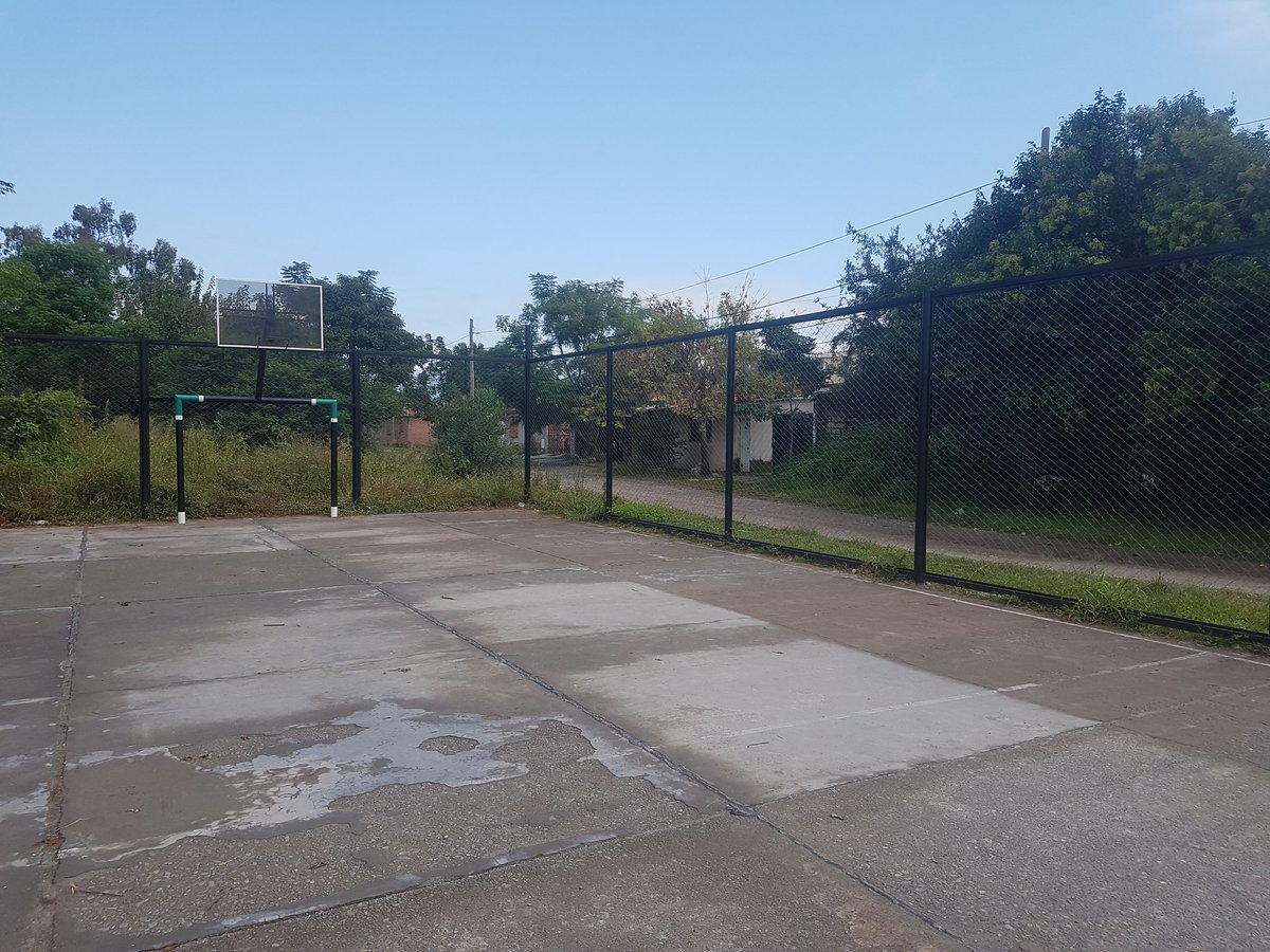 Visitamos el Playón deportivo de #BarrioCeferino donde con la colaboración de #LuSal se instalarán reflectores para mejorar la iluminación tanto del playon como así también de la calle.