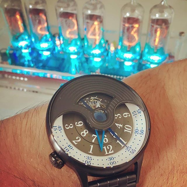 XericWatches's tweet photo. The Evergraph meets a nixie tube clock 📸 @jgsvunden

https://t.co/6Akjrtf7kY
.
.
.
.
.
#xeric #evergraph #xericwatch #watchoftheday #wristwatch #watchesofinstagram #watchporn #wristporn #wristshot #instawatch #watch #design #fashion #horology https://t.co/pAO6depHzQ