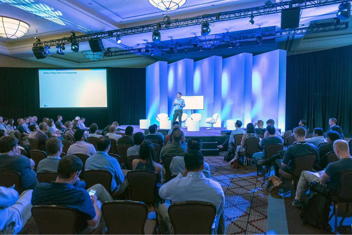 qubole's tweet image. Fantastic insights from @ashishthusoo around the value of the #cloud, a multi-engine strategy, and self-service to alleviate the #BigData activation gap. #DataPlatforms2018