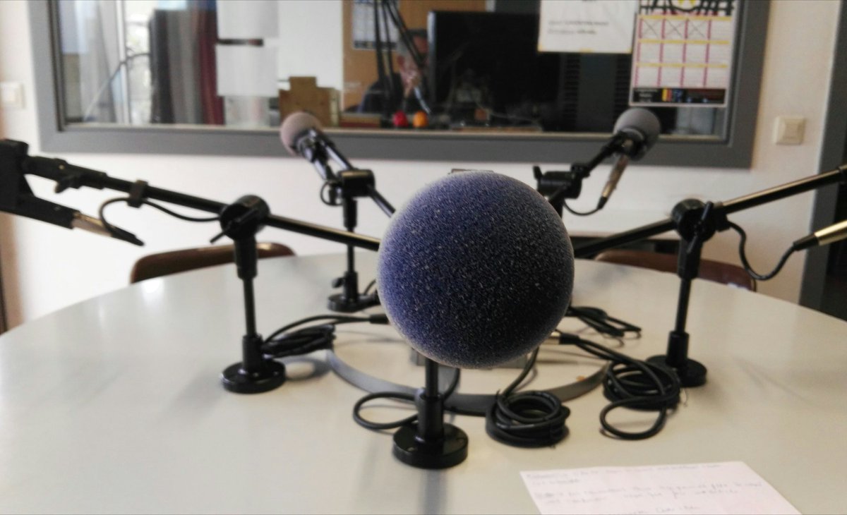 elbutlleti's tweet photo. Tot a punt. 10 minuts i començem! 105.7 @LlagosteraRadio @peresipomesfm https://t.co/odLoWHo4Oj