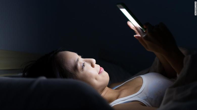 CNN's tweet photo. Night owls have an increased risk of death, diabetes and psychological problems, according to a new study https://t.co/is2fks0yYK https://t.co/z5LYwpUcwr