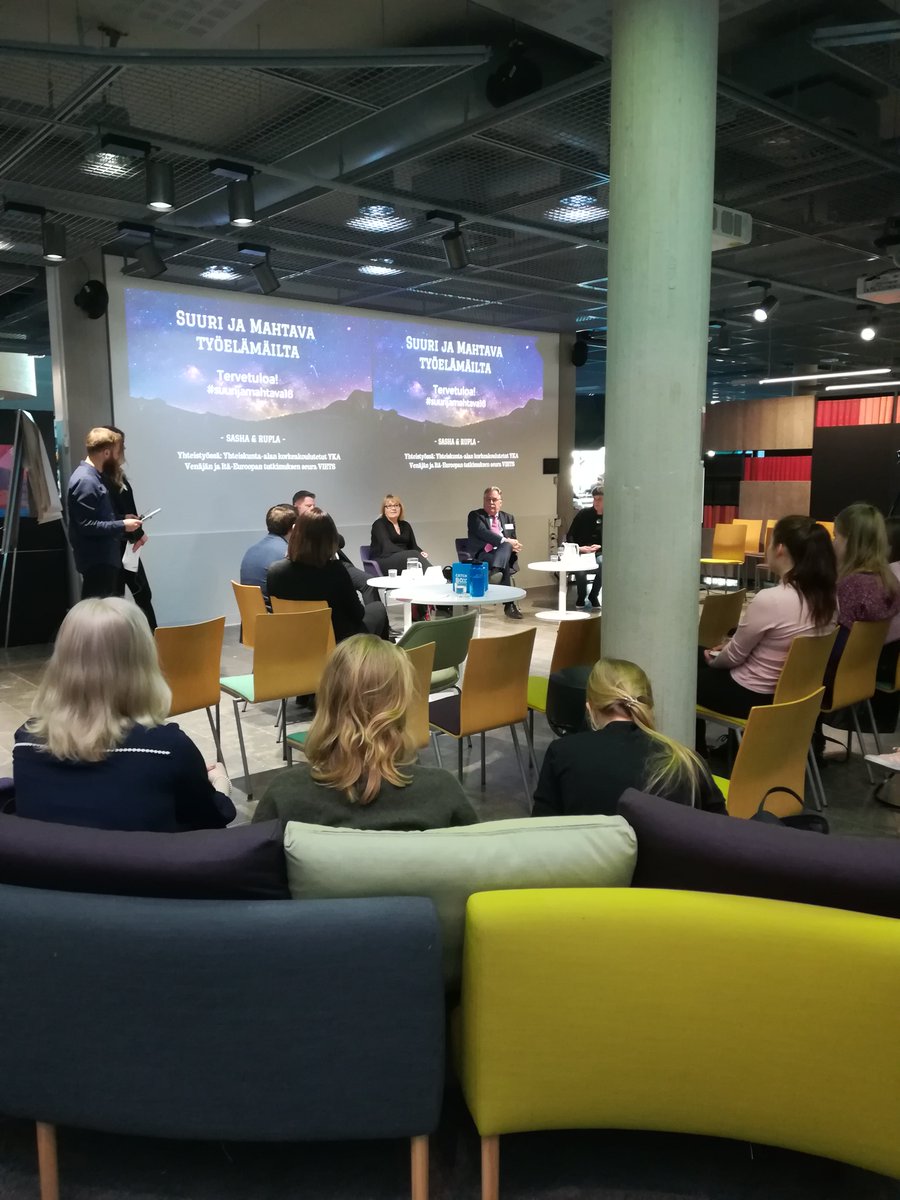 elapalain's tweet photo. @Aleksanteri_UH opiskelijoiden työelämäilta. Pyysin jänniä selviytymistarinoita ja niitä sain! Opin, että kun on kädet savessa,  tosipaikan tullen kyyneleet ja viinikin käyvät ratkaisuista. Kiitos inspiraatiosta Ilta-Sanomien @ArjaPaananen ja muut #suurijamahtava18 panelistit! https://t.co/J2QzydI4VM