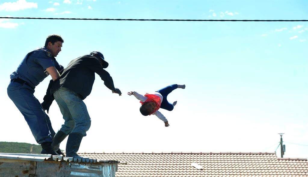 crimeairnetwork's tweet photo. MAN THROWS CHILD FROM ROOF  AFTER ATTEMPTS BY POLICE HOSTAGE NEGOTIATORS TO RESOLVE ISSUE FAIL : PE. EC. HE DID SO IN PROTEST OVER ILLEGAL HOUSING, INCL. HIS BEING DEMOLISHED. CHILD WAS CAUGHT BY POLICE &amp; IS UNHARMED. MAN CHARGED FOR ATTEMPTED MURDER. https://t.co/09flzKg8QD