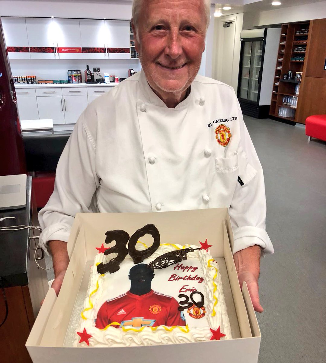 Thanks to our great chef for this wonderful gift! 🙌🏼
A 🔝-notch cake! Even though I’m 24, not 30! 😡😂😂
#24isthenew30