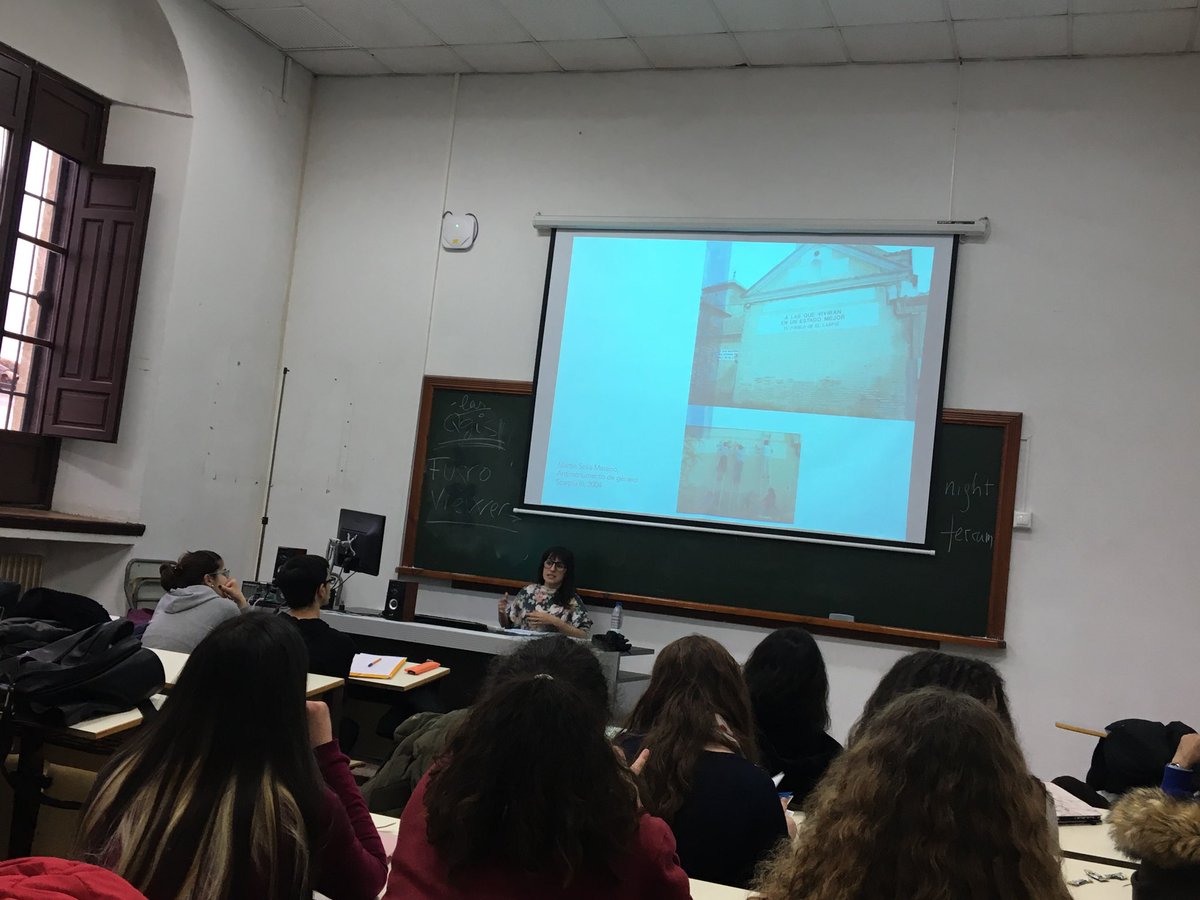 Con Noelia Centeno hablando del festival de arte público Scarpia con el alumnado de 3 de GC UCO Gracias Noelia!