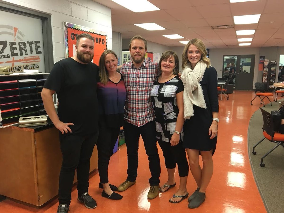 TGillardian's tweet photo. Huge #ThankfulThursday shout out to @lazerteservices staff for all their work on pre-enrollment! Love you guys! @Heather030609 @melazerte https://t.co/30BF9gv8yA